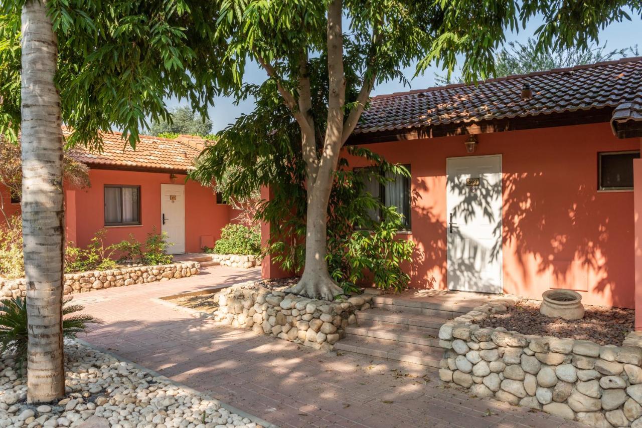 Almog Hotel Exterior photo