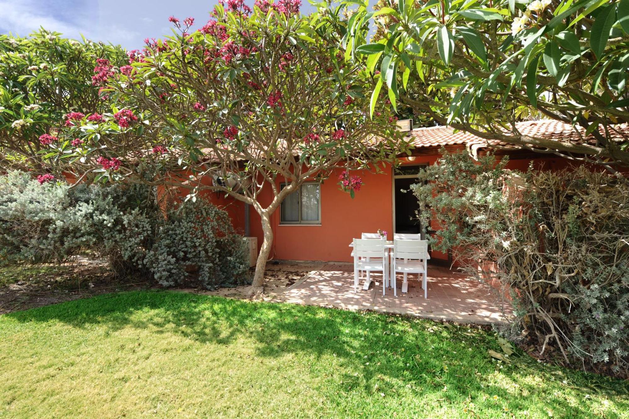 Almog Hotel Exterior photo